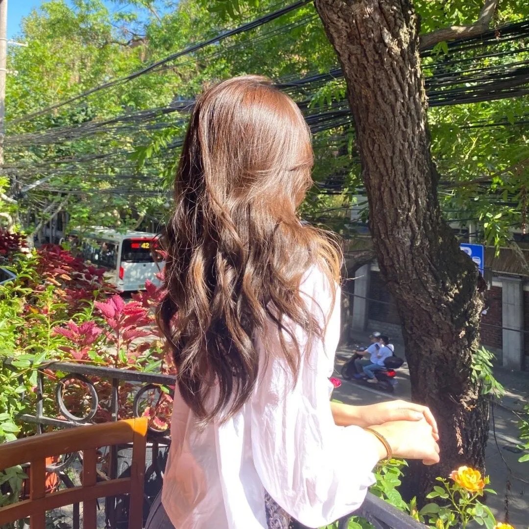 绿衣女子